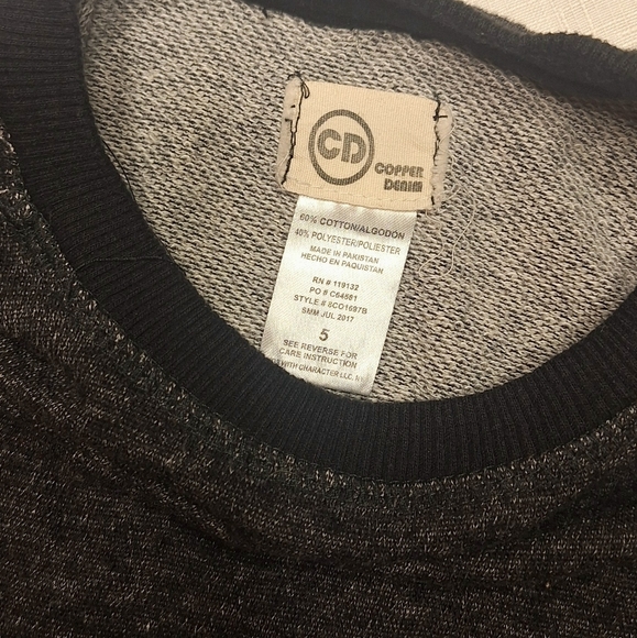 Boys Sweatshirt Size 5 - Picture 3 of 4